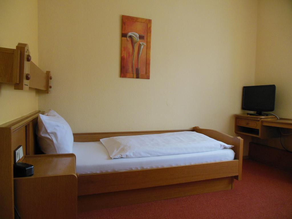 Gruener Baum Hotel Щетен Екстериор снимка