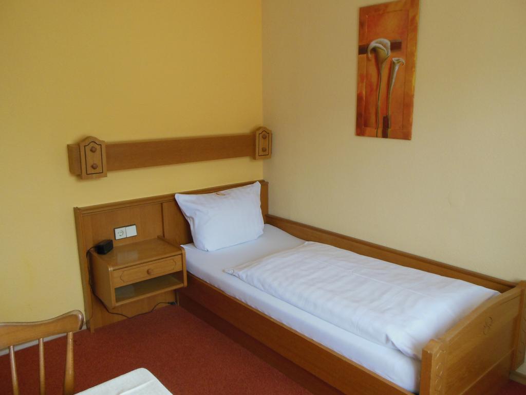 Gruener Baum Hotel Щетен Екстериор снимка