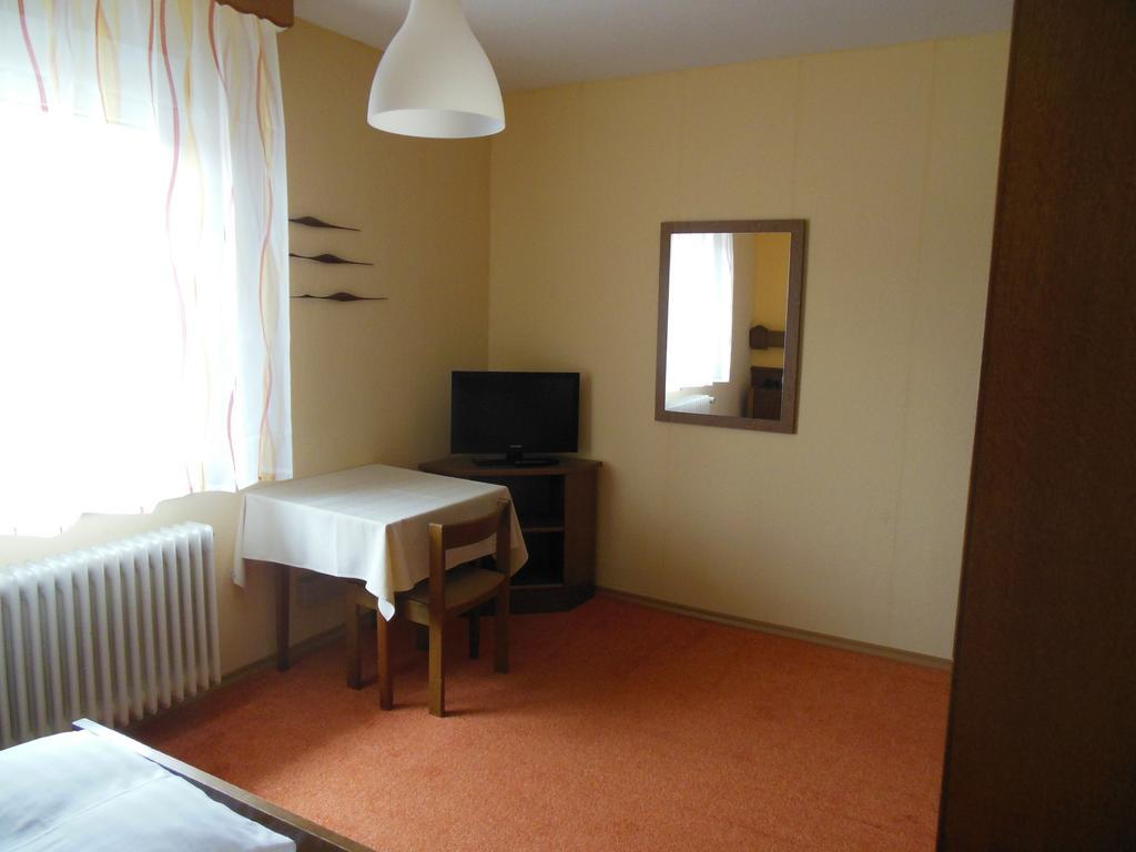 Gruener Baum Hotel Щетен Екстериор снимка