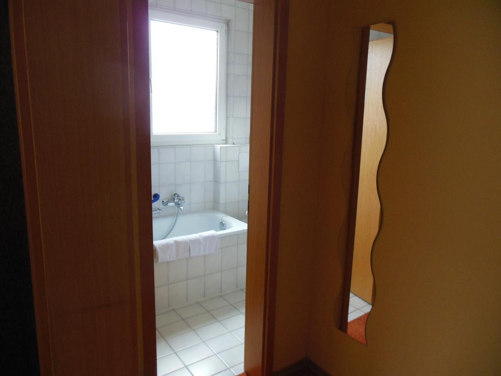 Gruener Baum Hotel Щетен Екстериор снимка