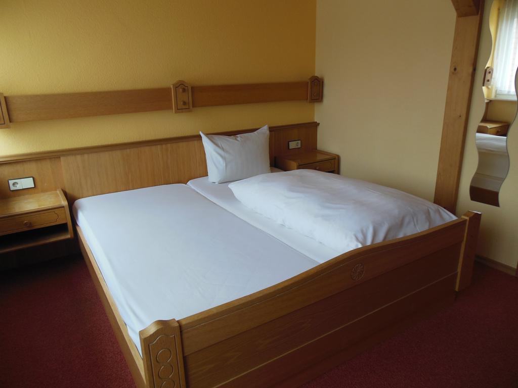 Gruener Baum Hotel Щетен Екстериор снимка