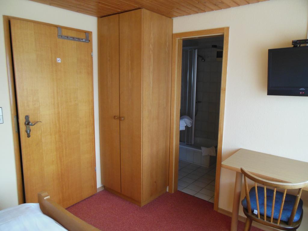 Gruener Baum Hotel Щетен Екстериор снимка