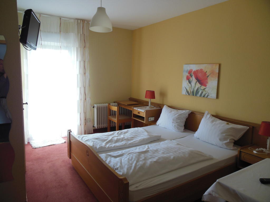 Gruener Baum Hotel Щетен Стая снимка