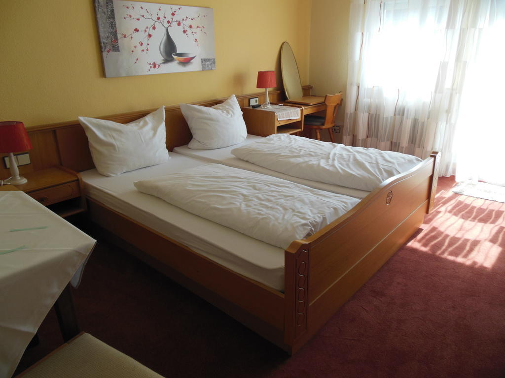 Gruener Baum Hotel Щетен Стая снимка