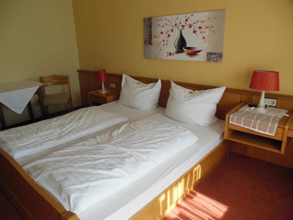 Gruener Baum Hotel Щетен Стая снимка